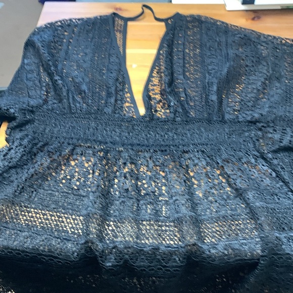 Black lace beach cover-up. Excellent condition size medium. - Picture 8 of 8